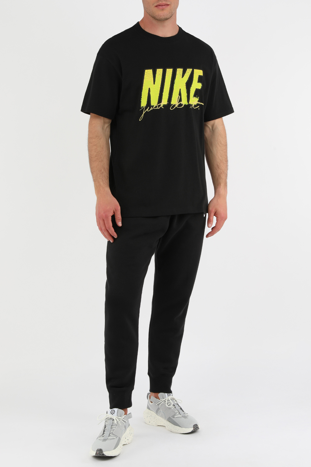 חולצת לוגו ספורט שחורה